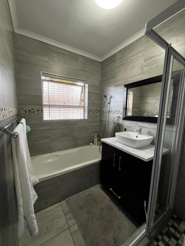 4 Bedroom Property for Sale in Goodwood Estate Western Cape
